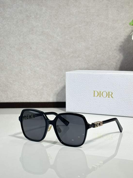 Picture of Dior Sunglasses _SKUfw76301195fw